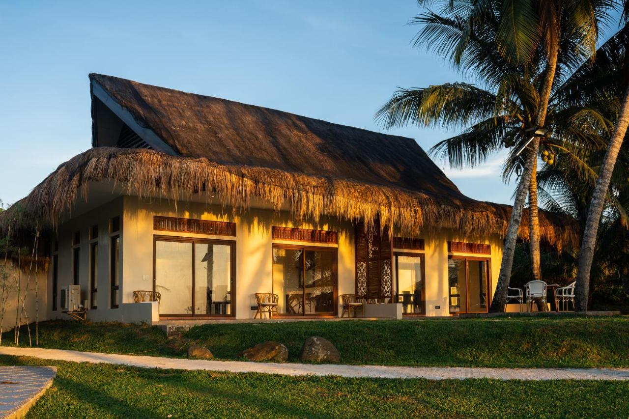 Costa Celine Beach Resort Kinablangan 외부 사진